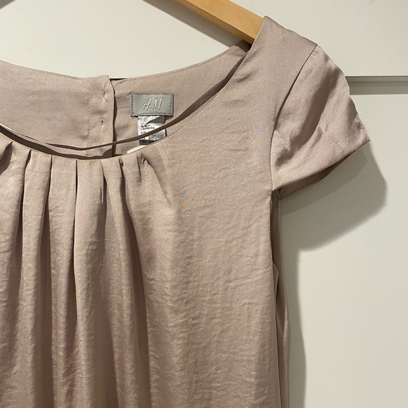 NEW H&M Taupe Satin dress with belt Size 2 - Picture 3 of 6